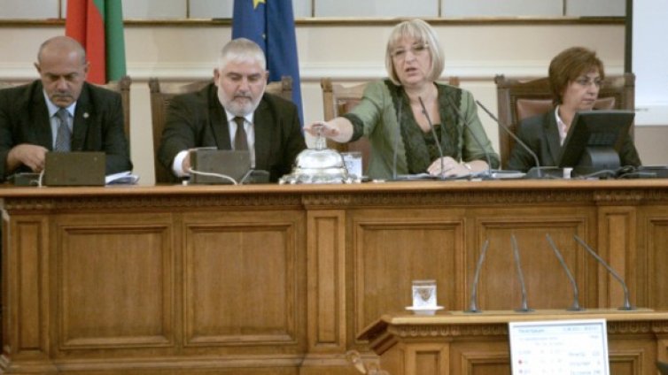 И министрите вече със закъснения в парламента