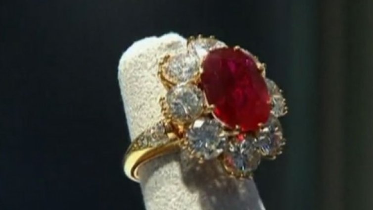 Москва се окичи със скъпи бижута на Елизабет Тейлър 