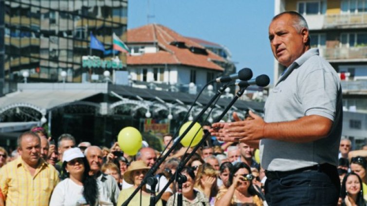 Борисов към скандиращи: Спрете, иначе подписвам на инат!