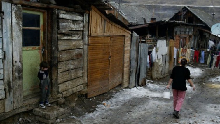 Изгонените роми от гара в Брюксел останали под открито небе 