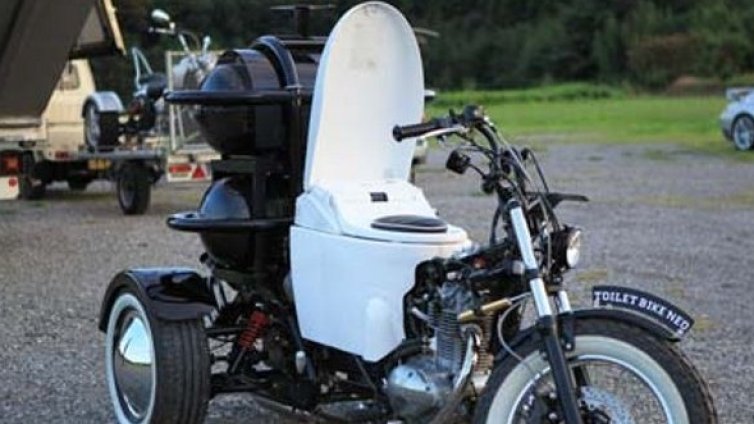 Караш, докато си на тоалетната чиния