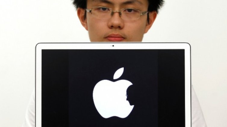 Авторски спорове около колажа в памет на Стив Джобс