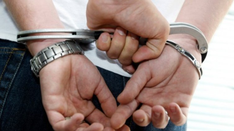 Петима в инсценировка на грабеж, за един часовник