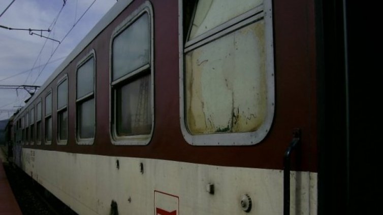 Спипаха три мастербокса цигари да "пътуват" под влак