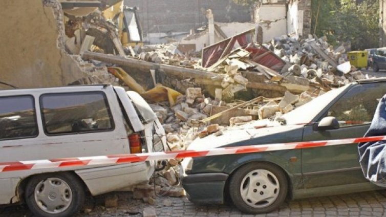 Стена се срути в центъра на София, няма пострадали хора