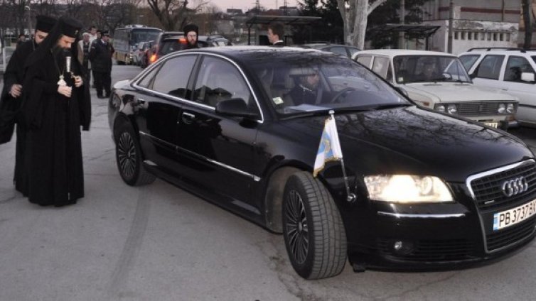 Година затвор за апаша, свил аудито на дядо Николай