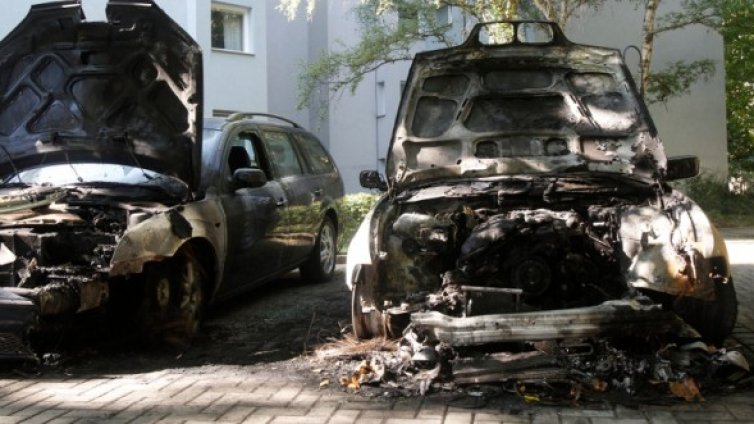 Безработен си призна за палежите на коли в Берлин