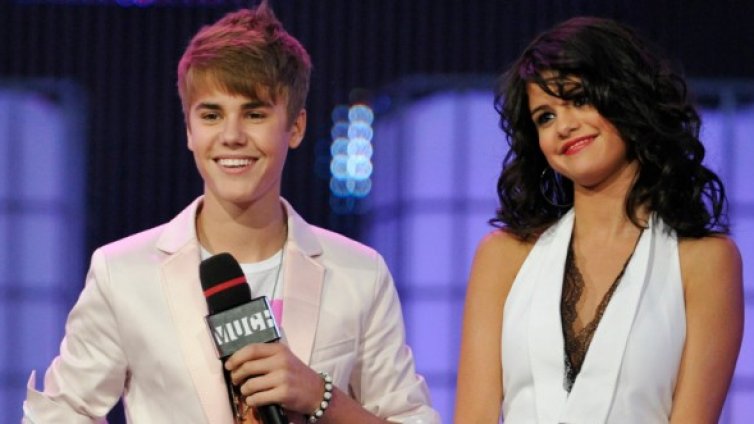 Джъстин Бийбър нае цяло кино за Селена