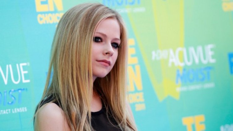 Пребиха Аврил Лавин и гаджето ѝ в Холивуд