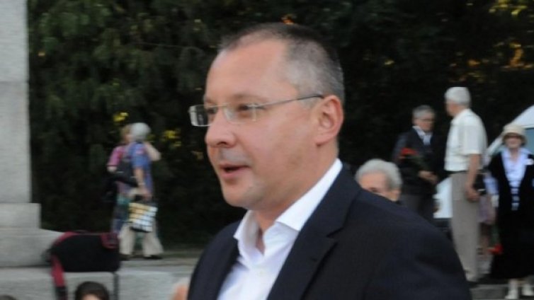 Станишев се размина без глоба за агитация в деня на вота