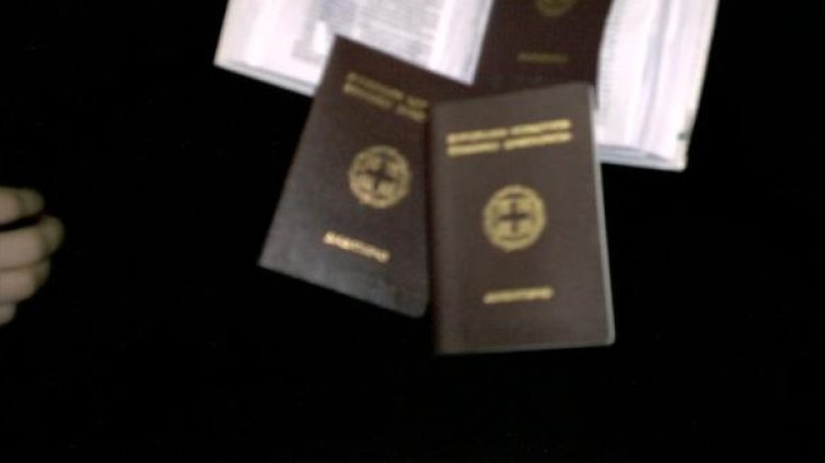 Фалшив паспорт и цигари са задържани при проверки на Калотина