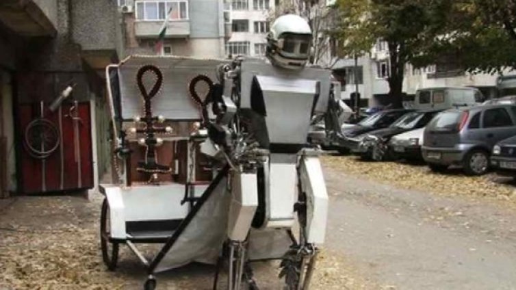 Варненец направи робота Желязко от вторични суровини