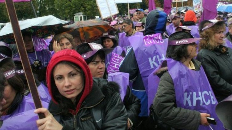 Шествието тръгна с песни и чучело на Дянков