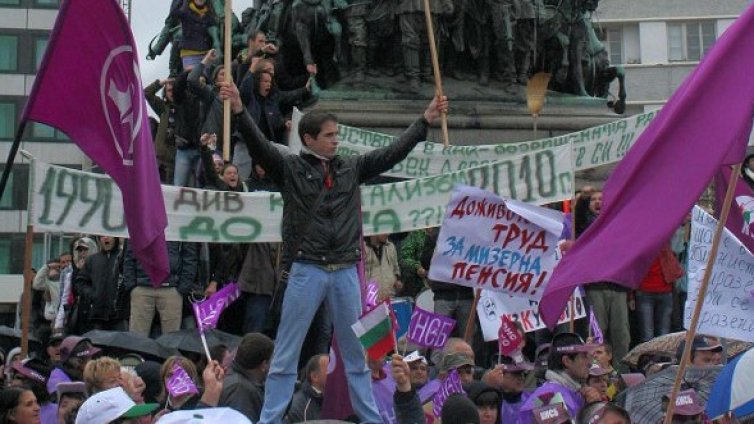 Хиляди гърла: Ууу!, Оставка!, Главен лъжец &ndash; Дянков!