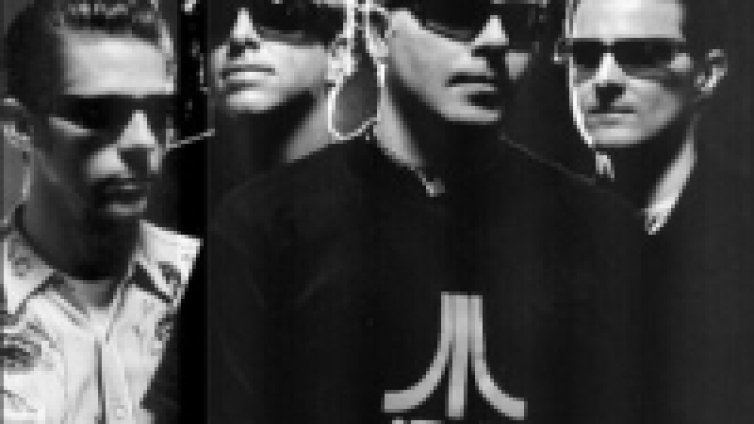 The Offspring спешно наемат барабанист