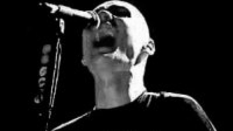 Smashing Pumpkins трошат китари за да ги продават