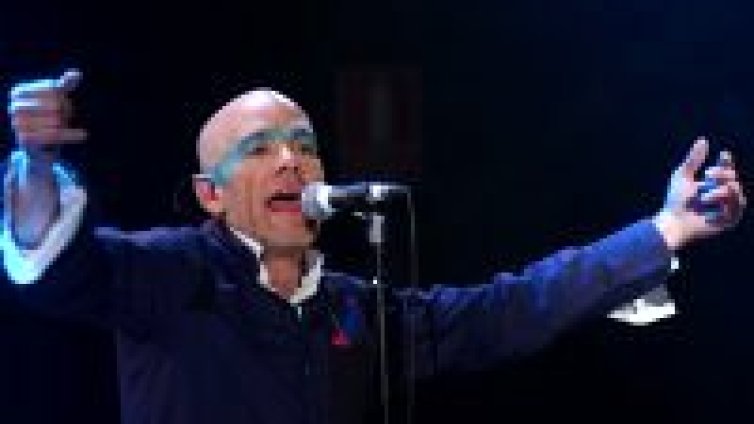 За пръв път R.E.M. Life