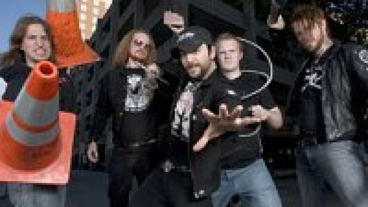 Свирепи метълисти заснеха комедиен тенис клип