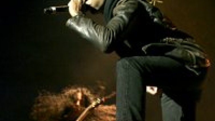 Alice In Chains посегнаха на Elton John