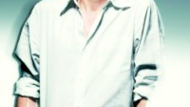 Bryan Adams смята да посети 11 различни страни само за 11 дни