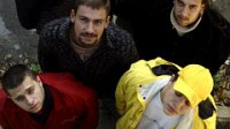 Кучетата в Squad-а са неспокойни. Задава се буря!