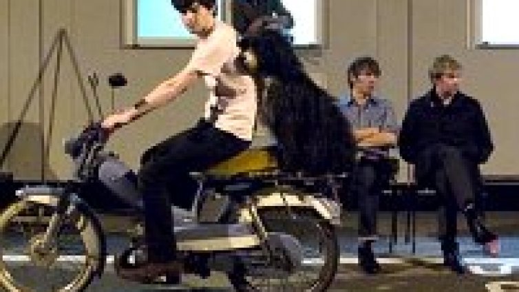 Franz Ferdinand качиха видео в интернет за да докажат, че работят. Виж го!