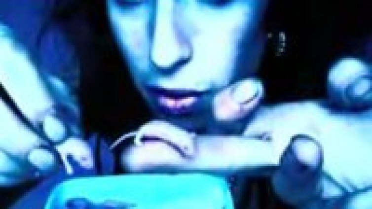 Amy Winehouse и Pete Doherty разгневиха феновете! Виж видео