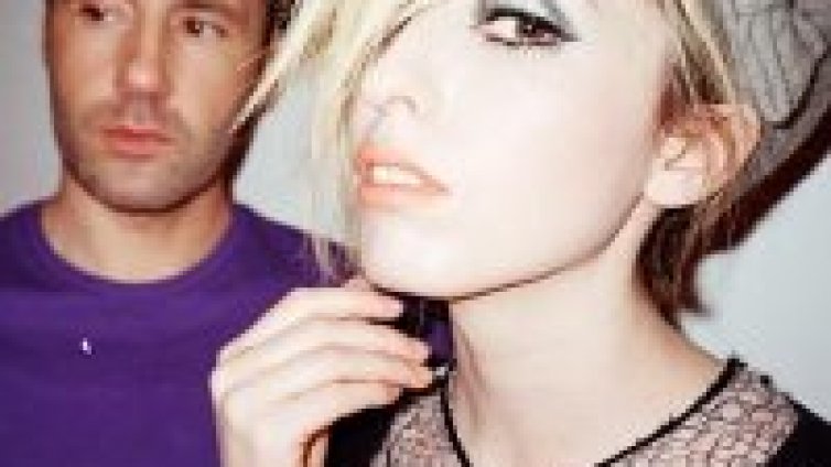 "Приятелка" на The Ting Tings реши да забогатява за тяхна сметка!