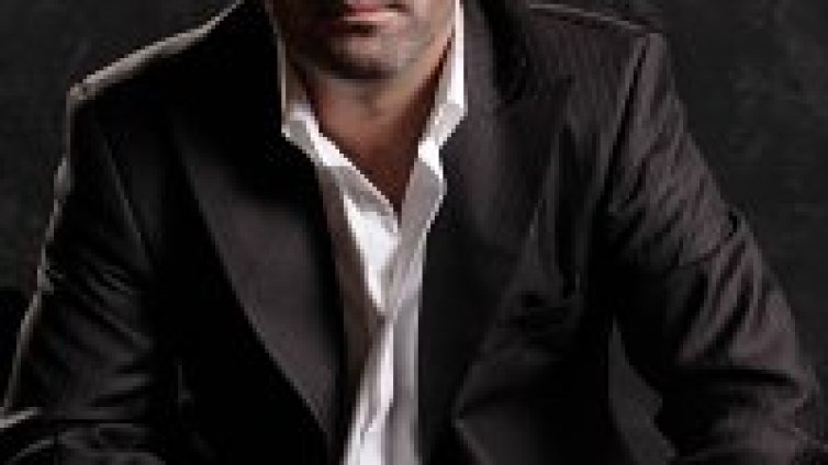 Само леко, че коня е истински!