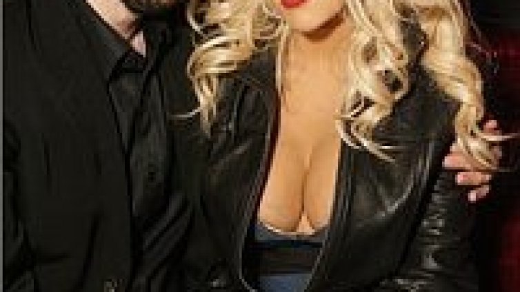 Christina Aguilera се разголи на парти