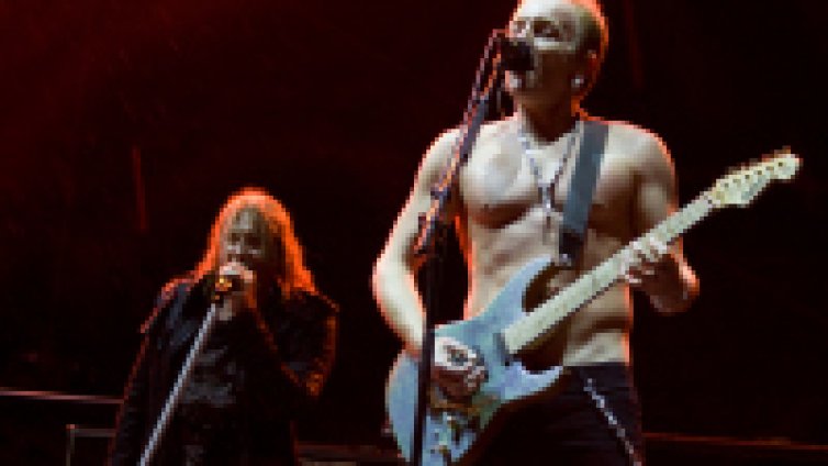 Def Leppard отново в България?