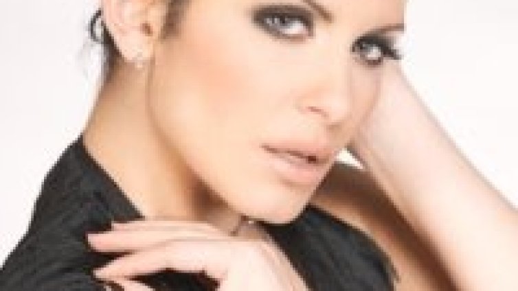 Анелия плакне очи на гей парада в Лондон