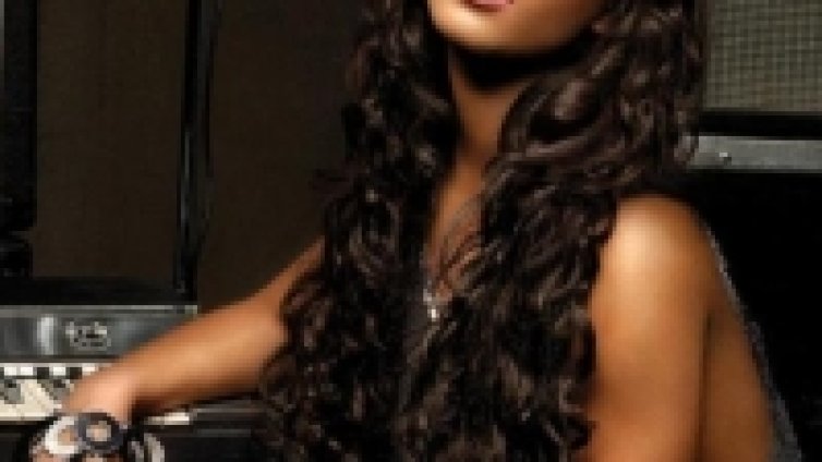 Alicia Keys се включва в следващия Джеймс Бонд?
