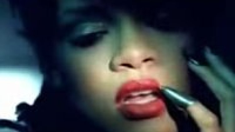 Ново "обезпокоително" видео то Rihanna.