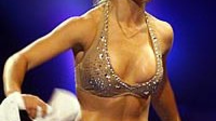 Britney Spears отлага със седмица излизането на "Womanizer"