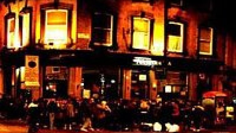 Изгоря любимият клуб на Peter Doherty и The Holloways