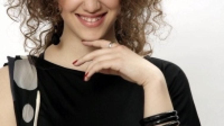 Нора от Music Idol атакува Евровизия с дебютен сингъл