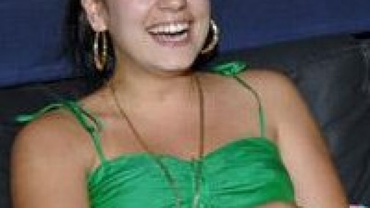 Фенове откликнаха бързо на молбите на Lily Allen