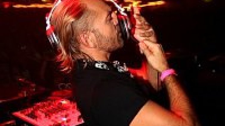 Sven Vath учи български за поредното шоу у нас
