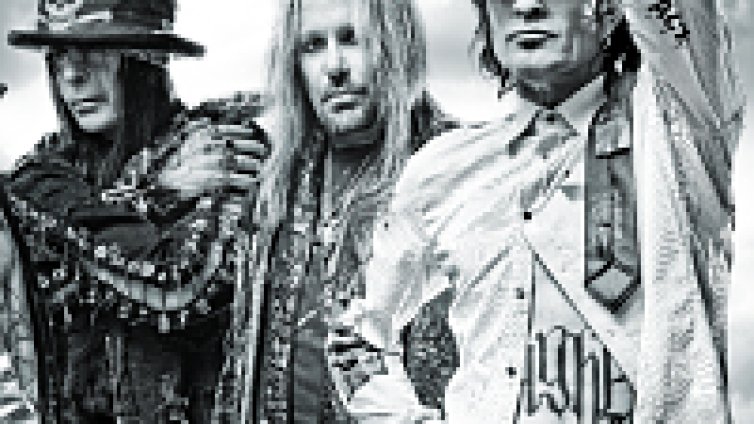 Motley Crüe акостират в Каварна