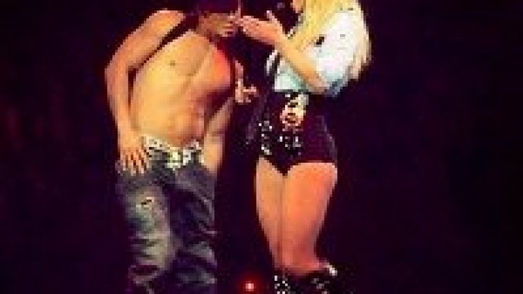 Ремиксирай Britney Spears