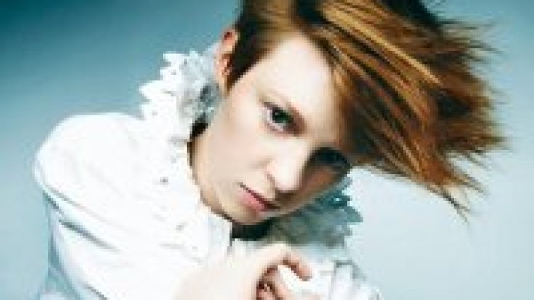 Сладураната от La Roux със свежо ново видео!