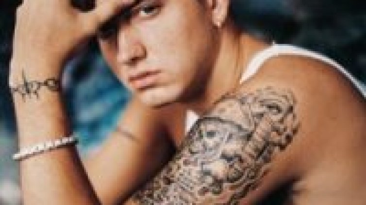 Албумът на Еминем размаза конкуренцията