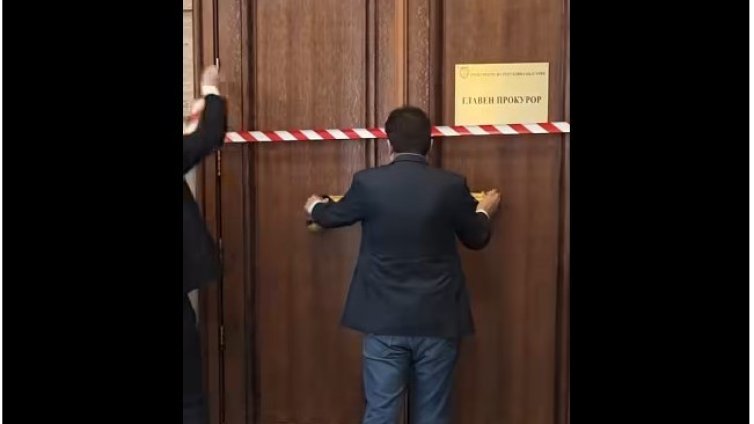 Мирчев и Божанов запечатаха кабинета на главния прокурор ВИДЕО