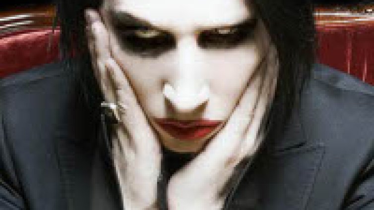 Marilyn Manson пипна свински грип