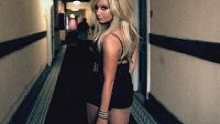 Гледай новото секси видео на Ashley Tisdale