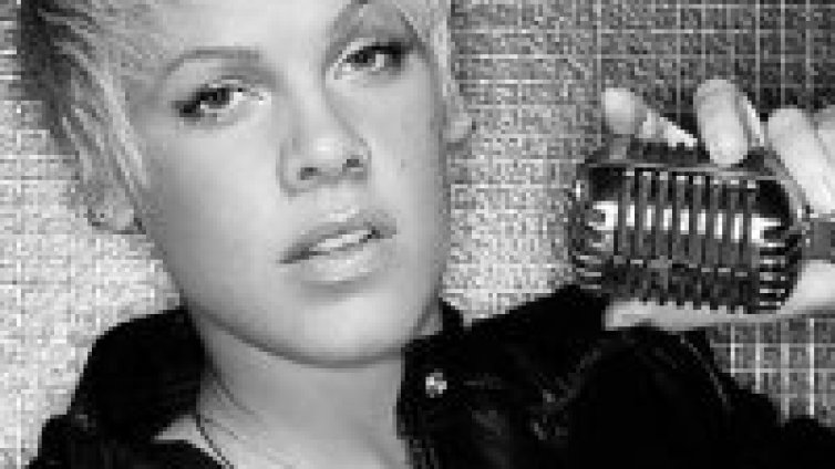 Гледай новото видео на Pink