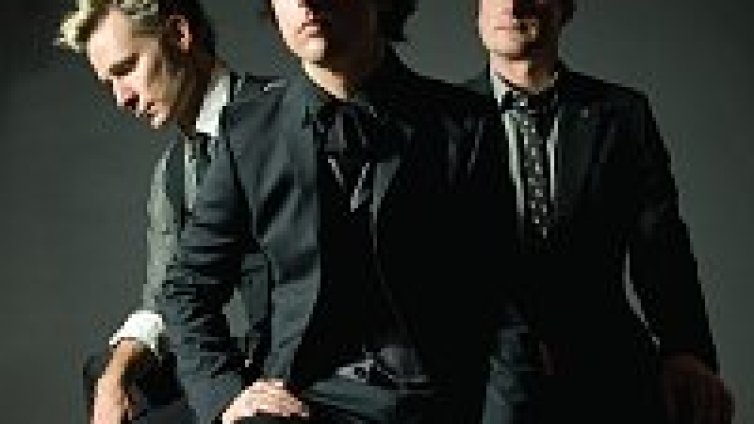 Green Day засилиха трети сингъл