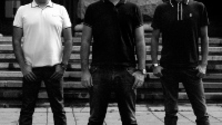 Остава с два концерта в Румъния