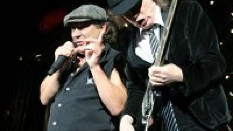 Спечели си AC/DC тениска уникат